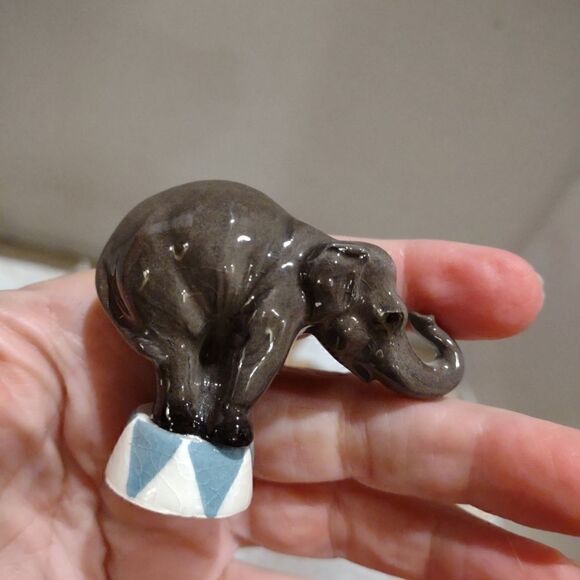 👍 Elephants Lot of 3 small figures. C6 - Picture 6 of 10